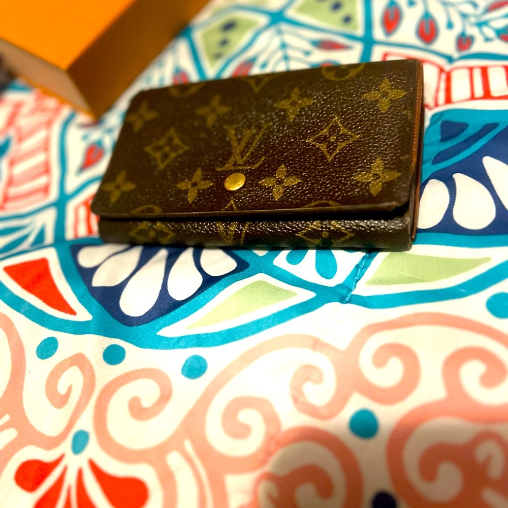 Authentic  LV Vintage Monogram med. Wallet